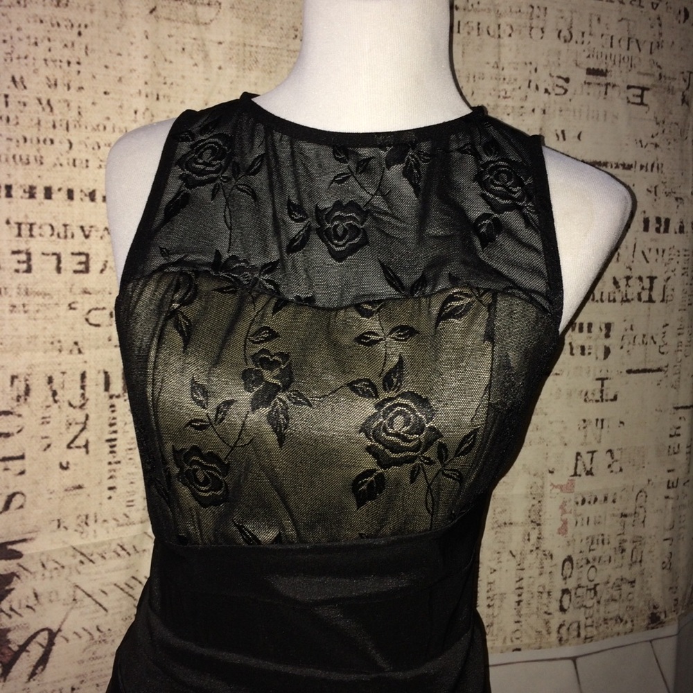 Tawny L Black Lace w/Roses Top Sleeveless Bodycon